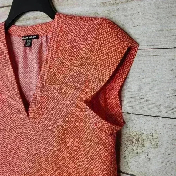 Hilary Radley women's pink and white geometric v-neck blouse size small - Picture 5 of 7